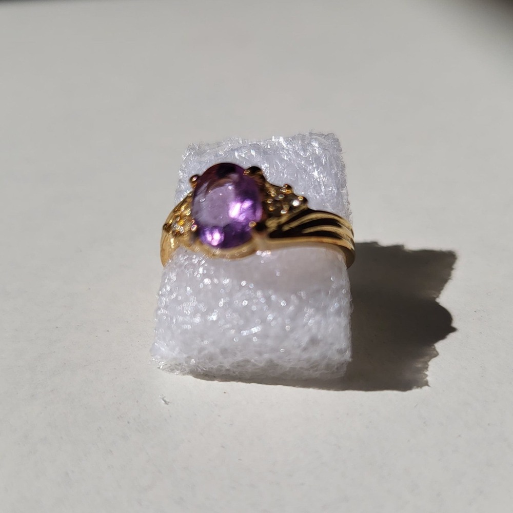 Vintage Amethyst Style Oval Stone Ring Size 7 Gold Tone